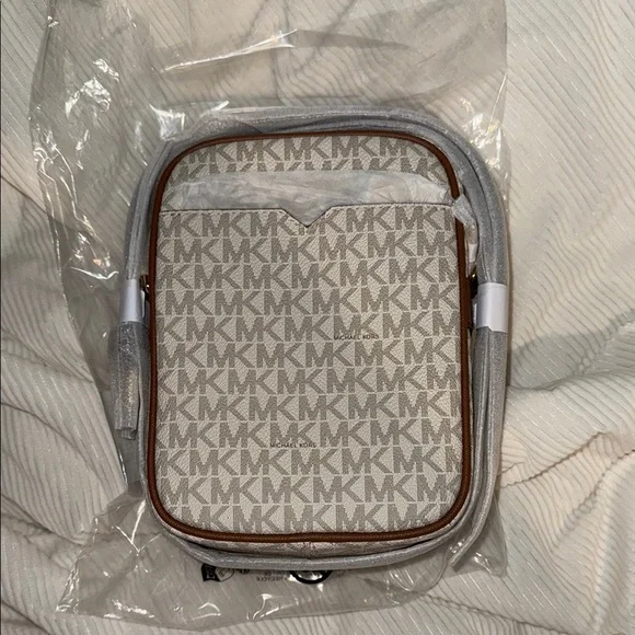 NWT Michael Kors Monogram Crossbody Bag - Picture 4 of 6